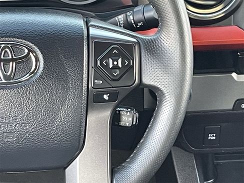 Used 2017 Toyota Tacoma TRD Off-Road image 19