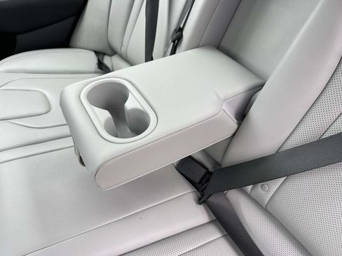 Used 2025 Hyundai Elantra Limited FWD image 19