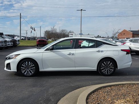 Used 2025 Nissan Altima 2.5 SV image 8
