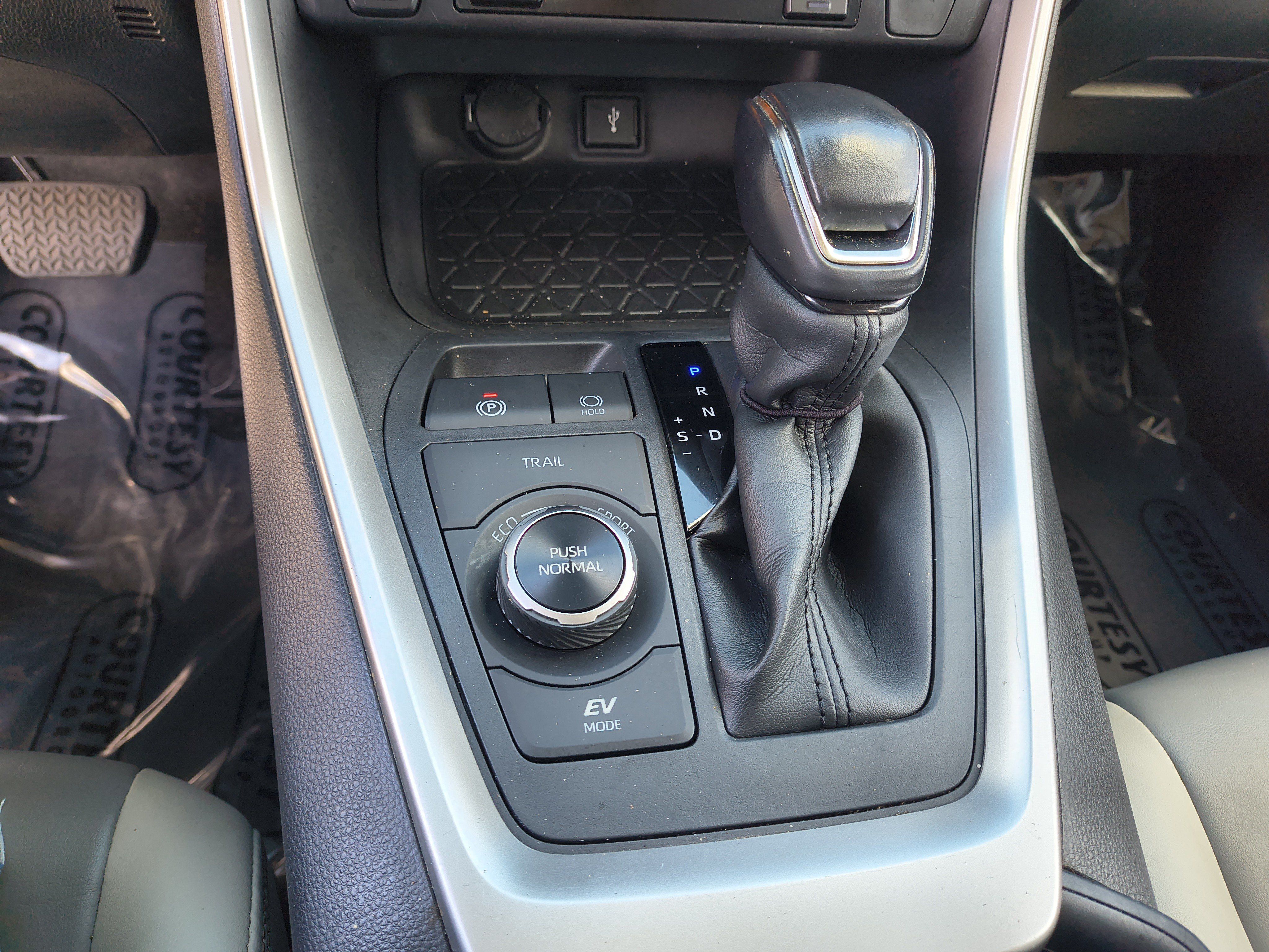 Used 2021 Toyota RAV4 XLE Premium AWD/4WD image 28