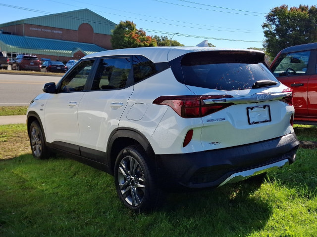 Used 2023 Kia Seltos LX AWD/4WD image 4