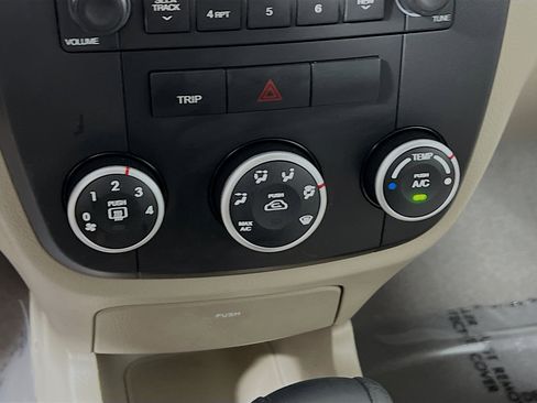 Used 2009 Kia Spectra EX image 24