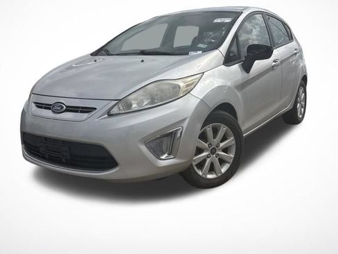 Used 2013 Ford Fiesta SE FWD image 1