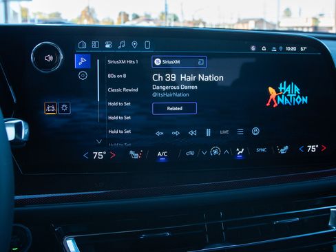 New 2026 Chevrolet Traverse Z71 w/ Enhanced Driving Package AWD/4WD image 16