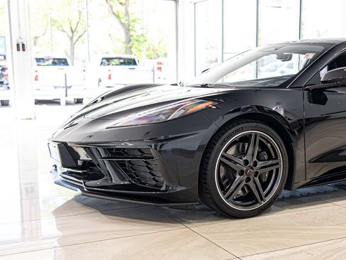Used 2024 Chevrolet Corvette Stingray Preferred Cpe w/ Z51 Performance Package RWD image 4