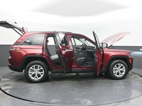 Used 2023 Jeep Grand Cherokee Limited AWD/4WD image 47
