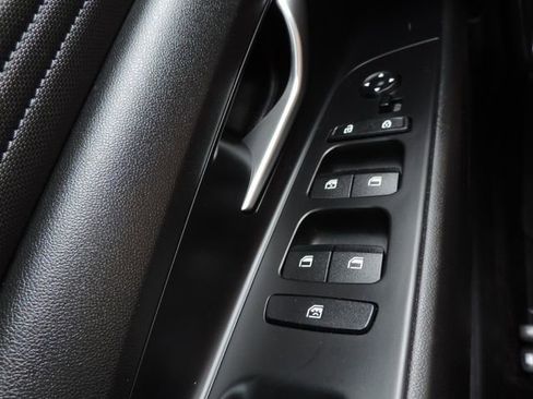 Used 2022 Hyundai Elantra Limited image 25