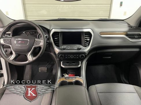 Used 2023 GMC Acadia SLE image 13