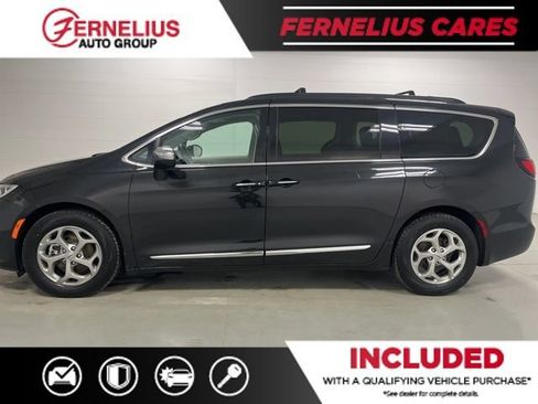 Used 2023 Chrysler Pacifica Limited FWD image 4