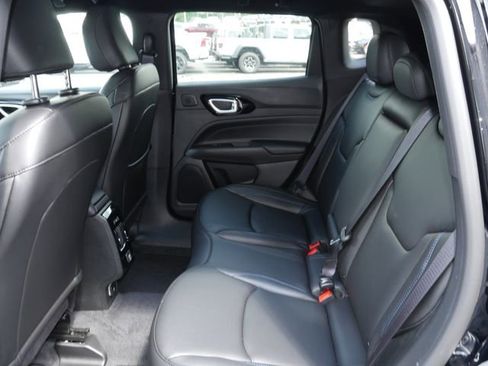 Used 2025 Jeep Compass Limited w/ Sun & Sound Group AWD/4WD image 23