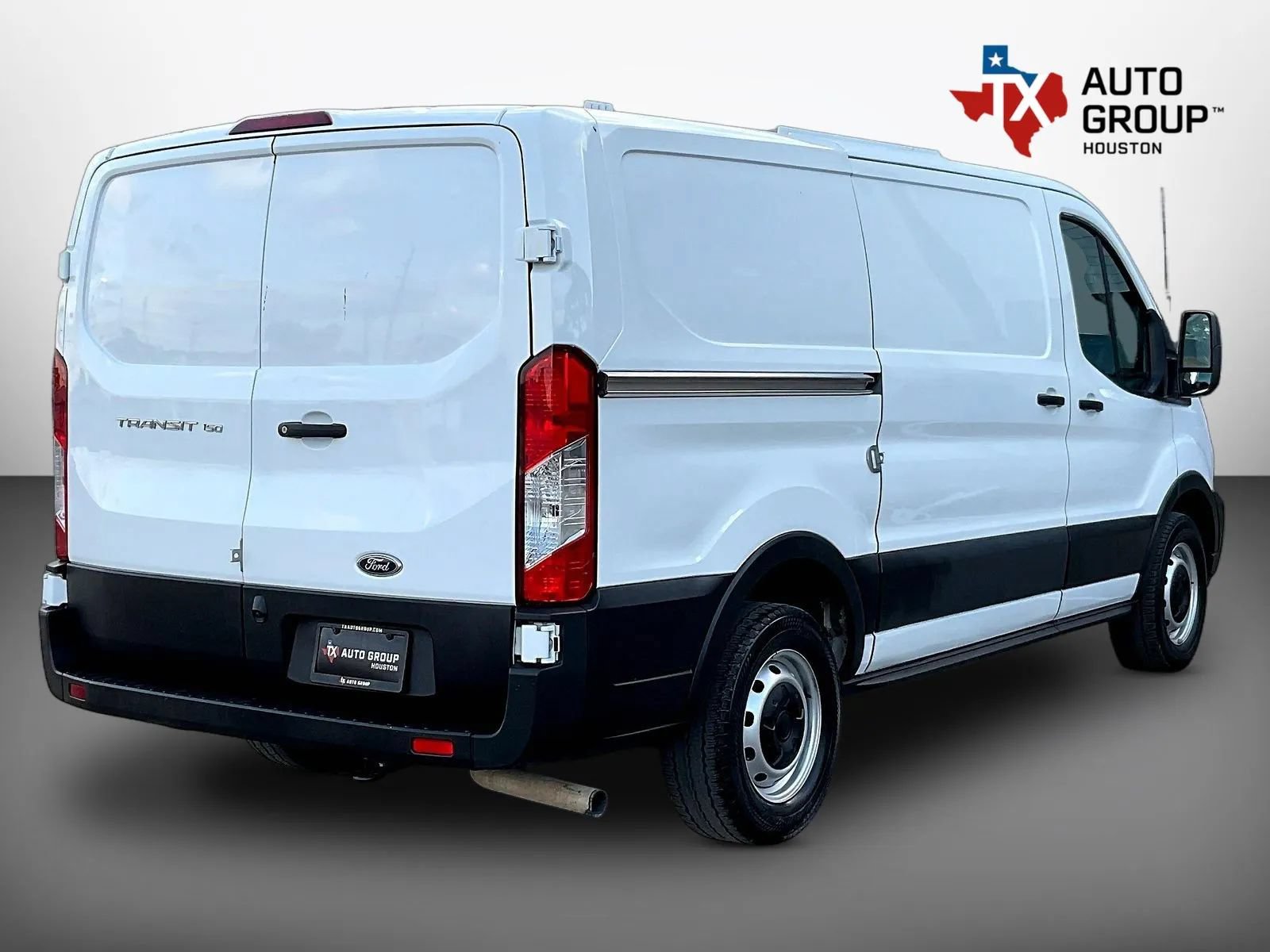 Used 2023 Ford Transit 150 Low Roof RWD image 5