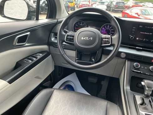 Used 2024 Kia Carnival LX image 46