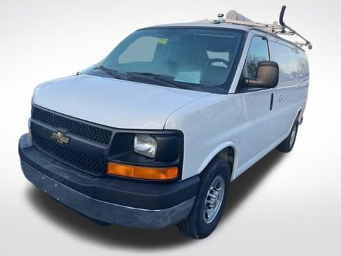 Used 2014 Chevrolet Express 2500 Work Van w/ Cold Climate Package image 5