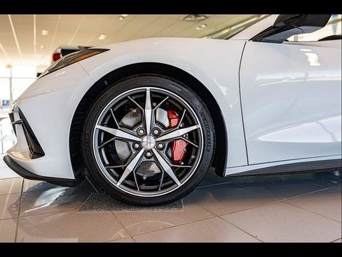 Used 2021 Chevrolet Corvette Stingray Premium Conv w/ Z51 Performance Package RWD image 3