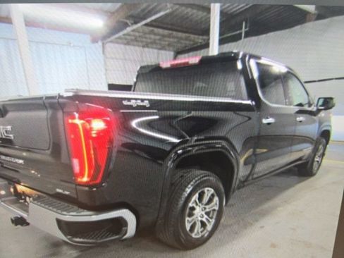 Used 2022 GMC Sierra 1500 SLT w/ SLT Convenience Package AWD/4WD image 6