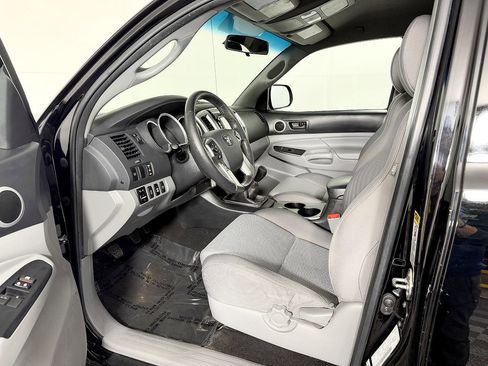 Used 2015 Toyota Tacoma w/ TRD Sport Package AWD/4WD image 31