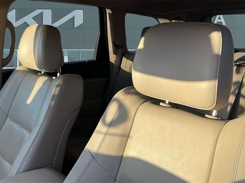 Used 2019 Jeep Grand Cherokee Limited image 9