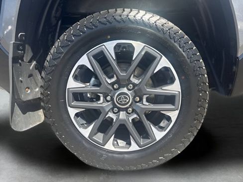 Used 2024 Toyota Tundra Limited AWD/4WD image 37