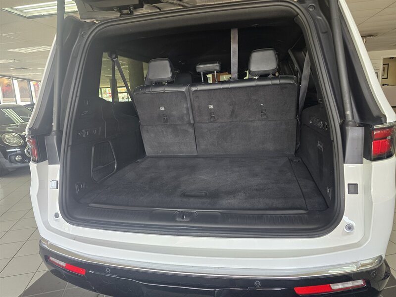 Used 2023 Jeep Wagoneer L Series III RWD image 39