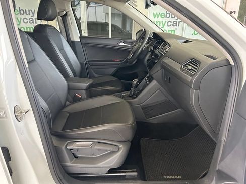 Used 2021 Volkswagen Tiguan SE w/ Panoramic Sunroof Package FWD image 21