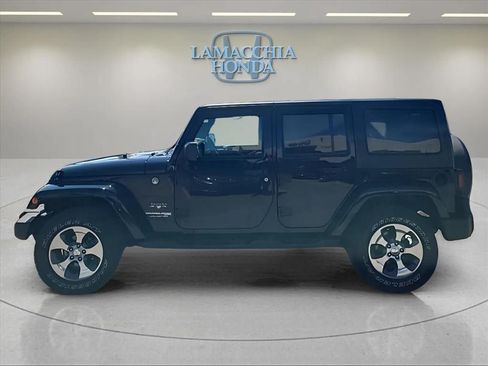Used 2018 Jeep Wrangler Unlimited Sahara AWD/4WD image 2