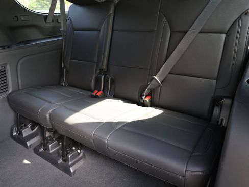 Used 2021 Chevrolet Suburban LT w/ LT Signature Package image 21