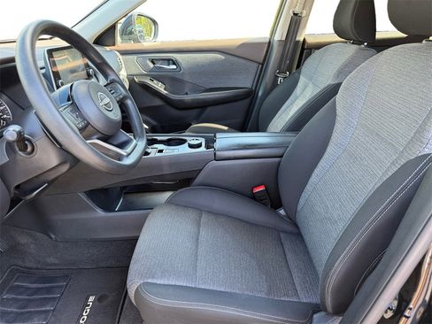 Used 2022 Nissan Rogue SV image 9