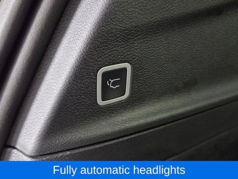 Used 2026 Chrysler Pacifica Select image 12