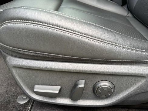 Used 2025 Genesis G70 2.5T AWD/4WD image 20