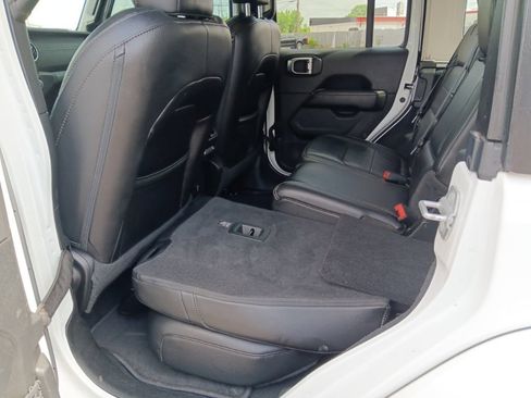 Used 2020 Jeep Wrangler Unlimited Sahara w/ Safety Group AWD/4WD image 30