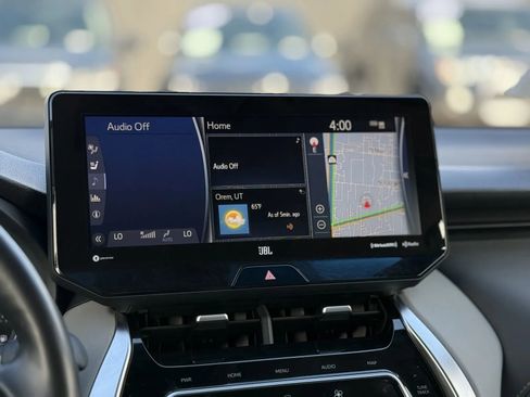 Used 2022 Toyota Venza Limited image 32