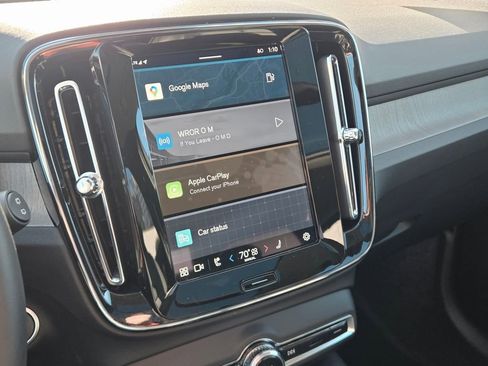 Certified 2025 Volvo XC40 B5 Plus image 21