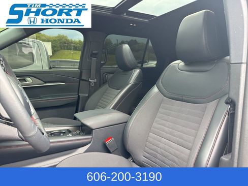 Used 2025 Ford Explorer ST-Line w/ Premium Package AWD/4WD image 12