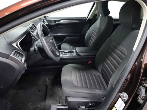 Used 2019 Ford Fusion SE image 5