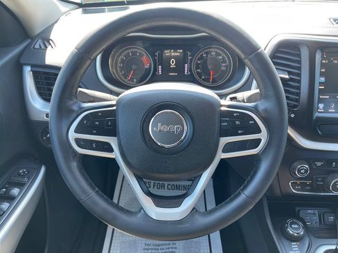 Used 2018 Jeep Cherokee Latitude Plus AWD/4WD image 20