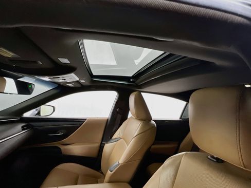Used 2020 Lexus ES 350 w/ Premium Package FWD image 20