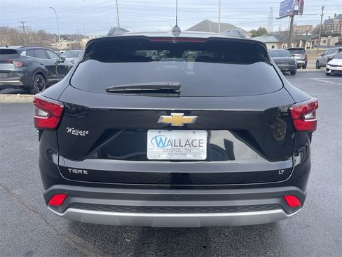 Used 2025 Chevrolet Trax LT w/ Driver Confidence Package image 5