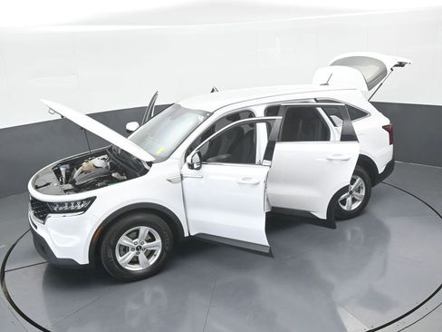 Used 2021 Kia Sorento LX image 53
