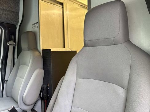 Used 2022 Ford E-350 and Econoline 350 Super Duty image 25
