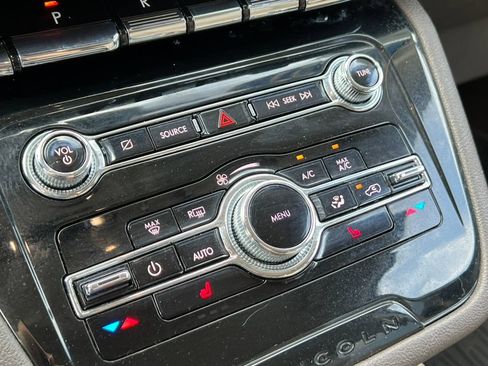 Used 2021 Lincoln Corsair AWD image 26
