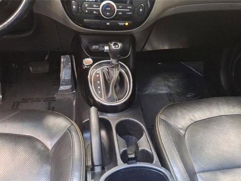 Used 2016 Kia Soul + w/ Primo Package FWD image 17