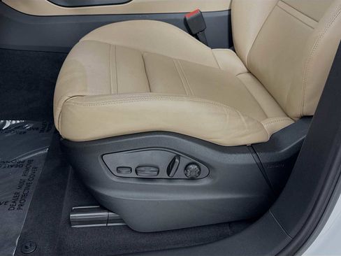 Certified 2025 Porsche Cayenne Coupe image 13