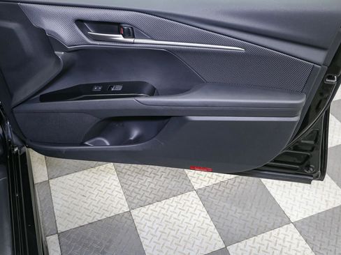 Used 2025 Toyota Camry SE w/ Convenience Package image 20