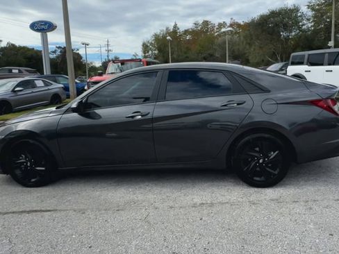 Used 2021 Hyundai Elantra SEL w/ Convenience Package image 18