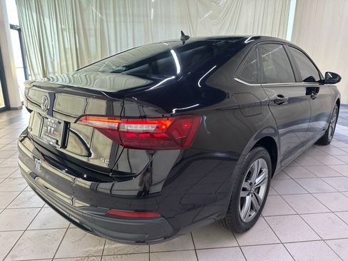Used 2024 Volkswagen Jetta SE FWD image 5