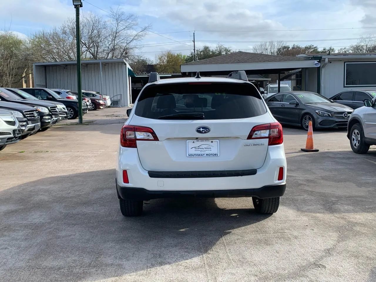 Used 2016 Subaru Outback 2.5i Limited AWD/4WD image 6