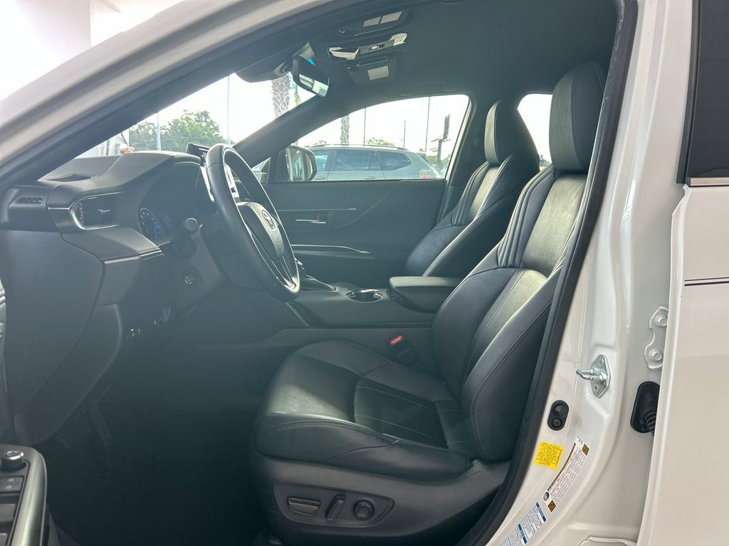 Used 2021 Toyota Venza XLE w/ Softex Package AWD/4WD image 9
