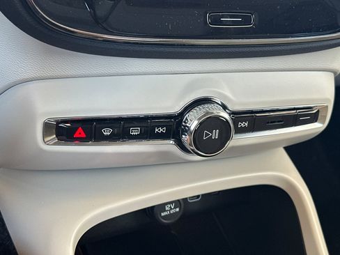 New 2026 Volvo XC40 B5 Ultra AWD/4WD image 17