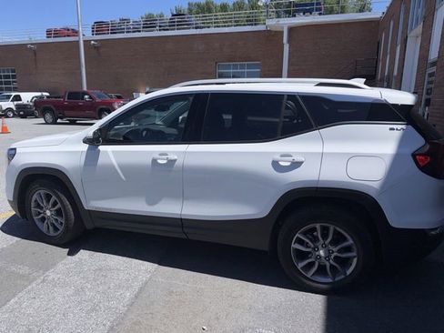 Used 2024 GMC Terrain SLT AWD/4WD image 1
