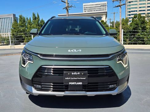 Used 2023 Kia Niro EX Touring FWD image 8